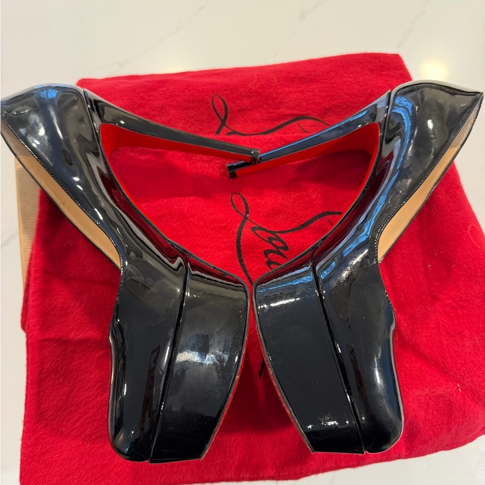Christian Louboutin Biancas Size 38.5 ♥️